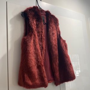 Faux fur burgundy vest. Size medium from forever 21. Like new condition.